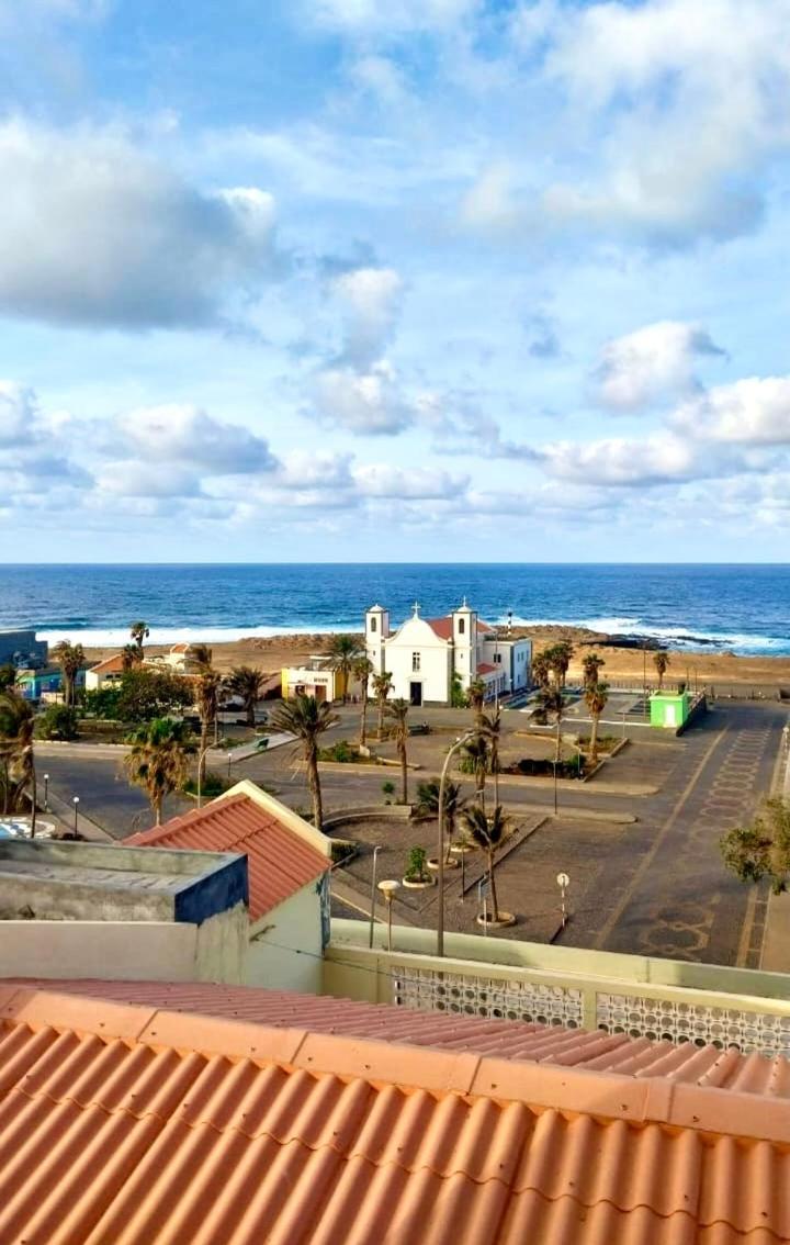 Cozy Home With Terrace Views! ポンタ・ド・ソル エクステリア 写真